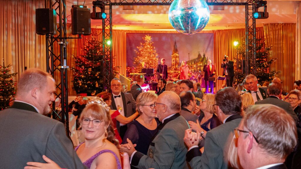 Rund 350 Gäste feierten auf dem Winterball der Harburger Schützengilde. Foto: Niels Kreller